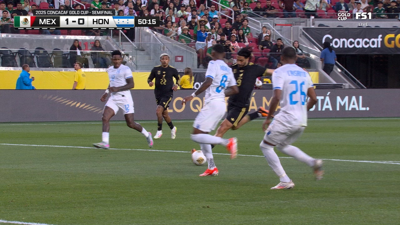 Raúl Jiménez's nasty finish helps Mexico grab lead over Honduras