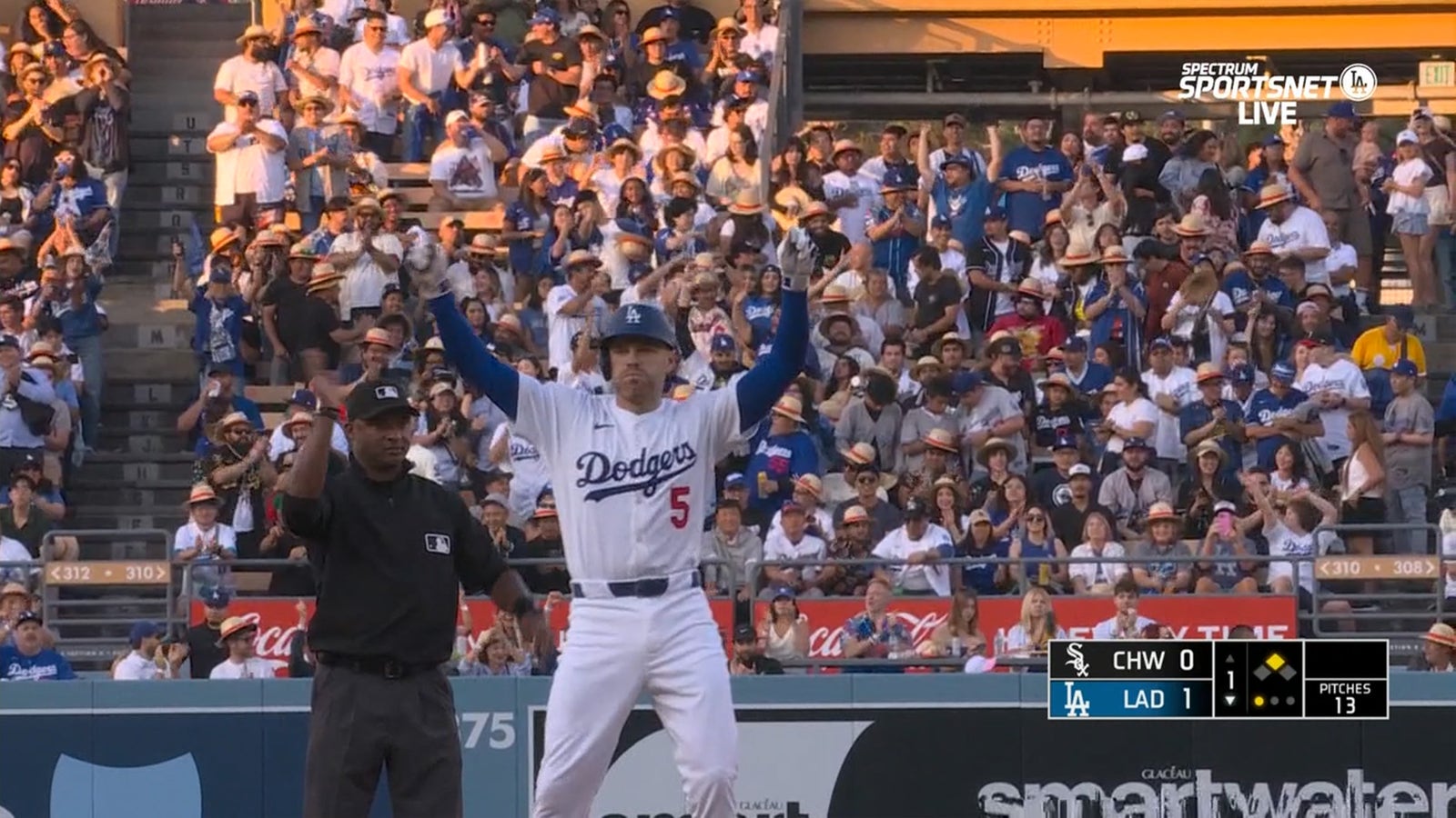 Freddie Freeman drives in Shohei Ohtani with RBI double to give Dodgers lead vs. White Sox
