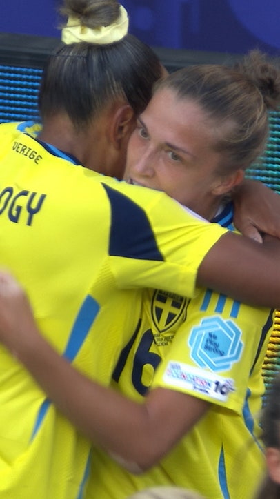Sweden opens the scoreline against Denmark thanks to Filippa Angeldahl's strike inside the box