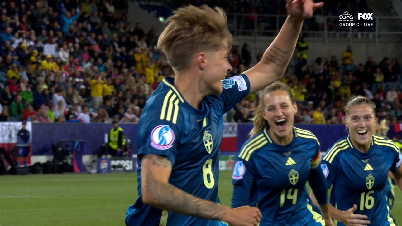 Lina Hurtig scores, giving Sweden a comfortable 3-0 lead over Poland