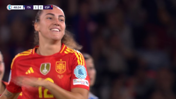 Patricia Guijarro finishes from outside the box putting Spain ahead of Italy 2-1