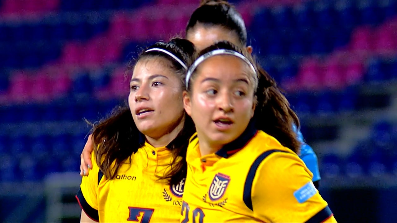 Ecuador ties the game 2-2 after back-to-back goals against Uruguay 