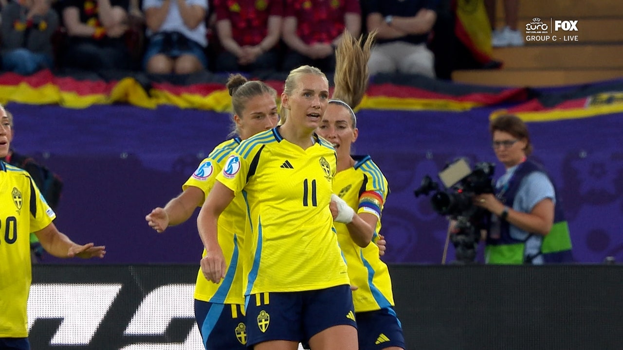Stina Blackstenius scores to bring Sweden level 1-1 vs. Germany