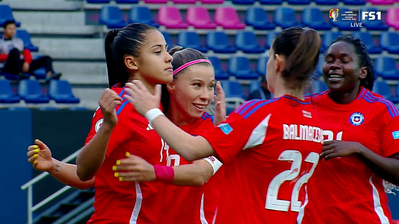 Pamela Cabezas taps in shot off the crossbar, giving Chile 1-0 lead over Peru