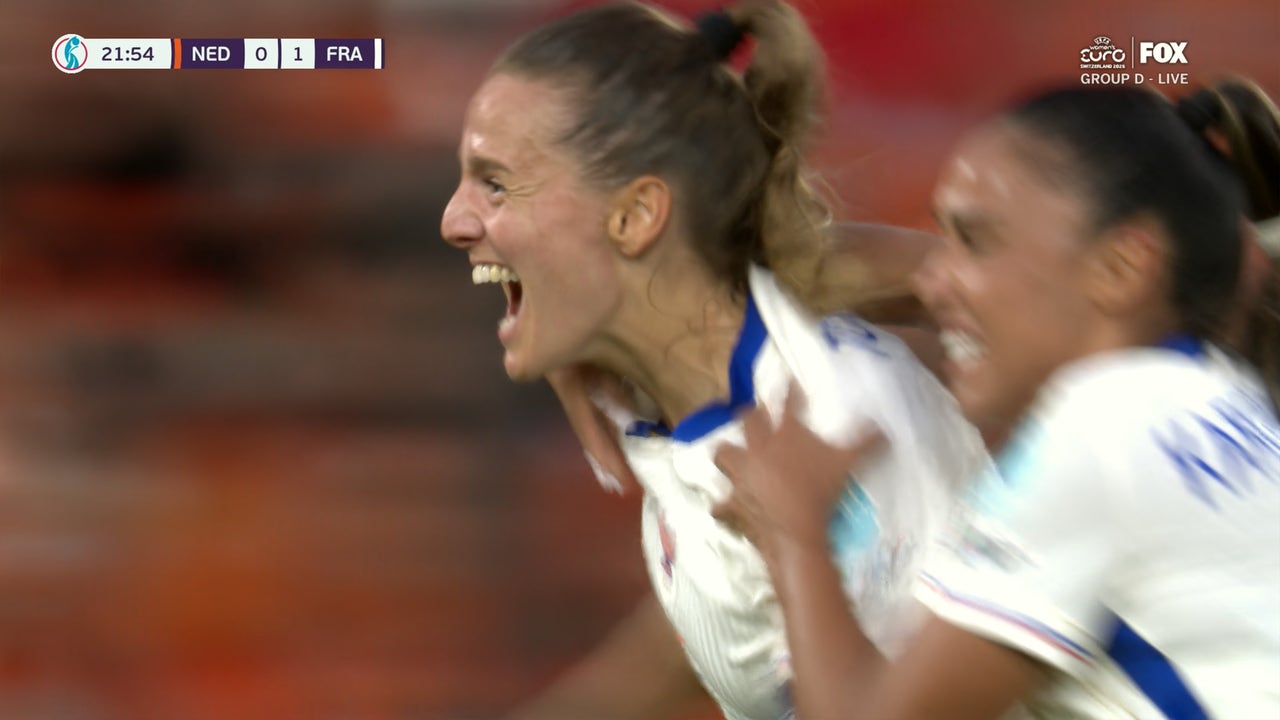 France’s Sandie Toletti scores goal to take 1-0 lead vs. Netherlands