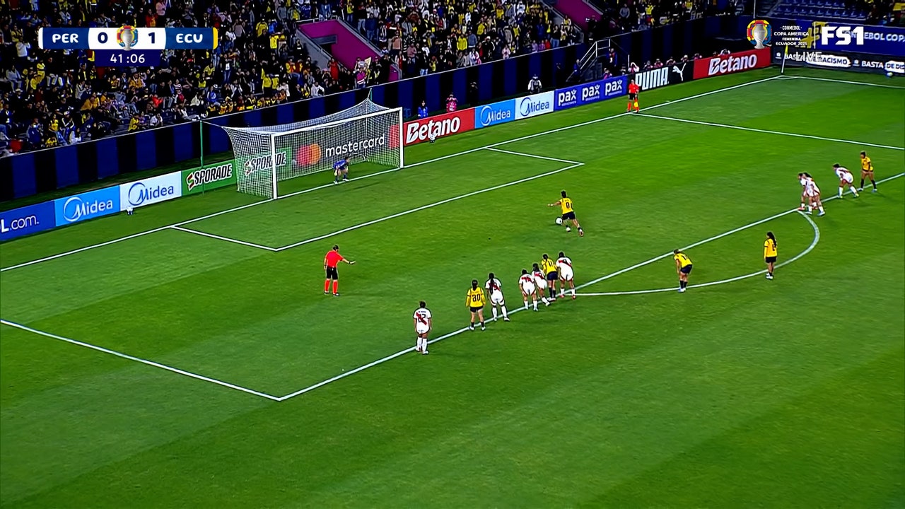 Nayely Bolaños converts a penalty, extending Ecuador's lead over Peru