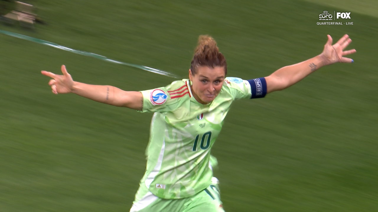 Cristiana Girelli scores a goal in 50' to give Italy a 1-0 lead over Norway