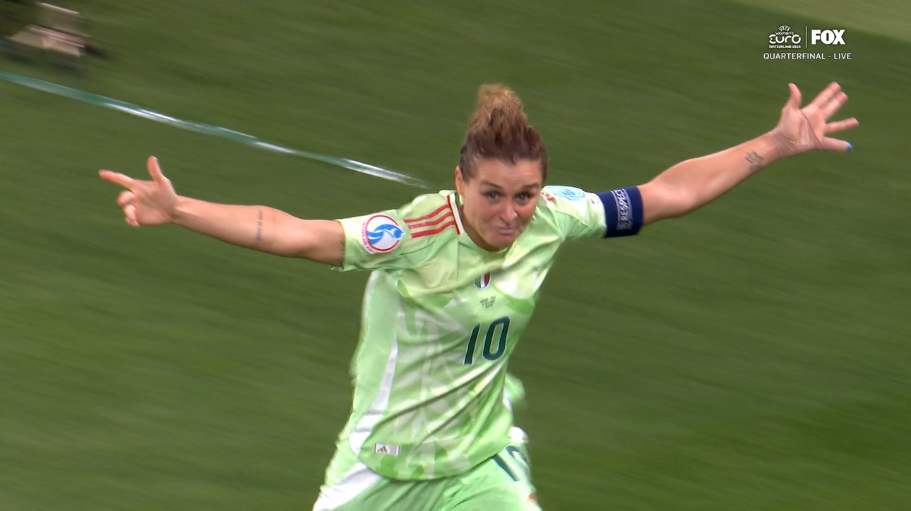 Cristiana Girelli scores a goal in 50' to give Italy a 1-0 lead over Norway