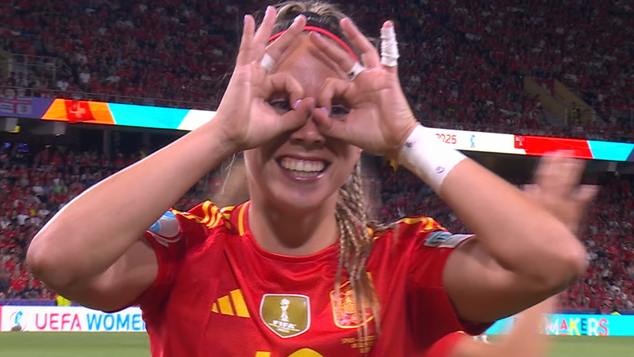 Spain's Athenea del Castillo & Claudia Pina score goals to take lead vs. Switzerland
