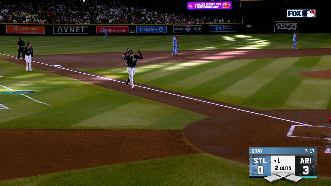 Eugenio Suárez goes yard giving Diamondbacks a 3-0 lead over St. Louis