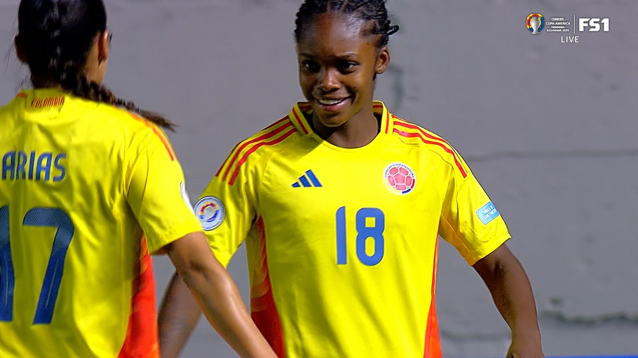 Colombia's Linda Caicedo scores a BANGER from outside the box to take a 1-0 lead over Paraguay