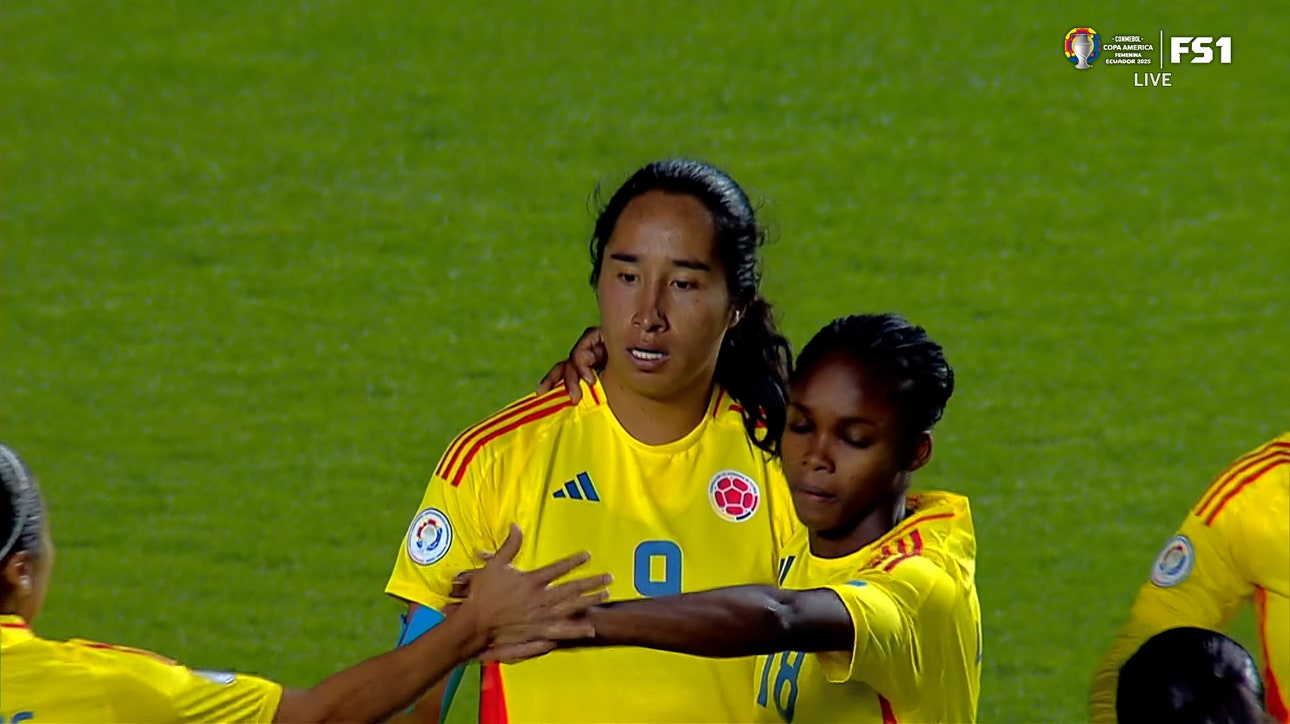Mayra Ramirez curls it into the back of the net to give Colombia a 2-1 lead over Paraguay