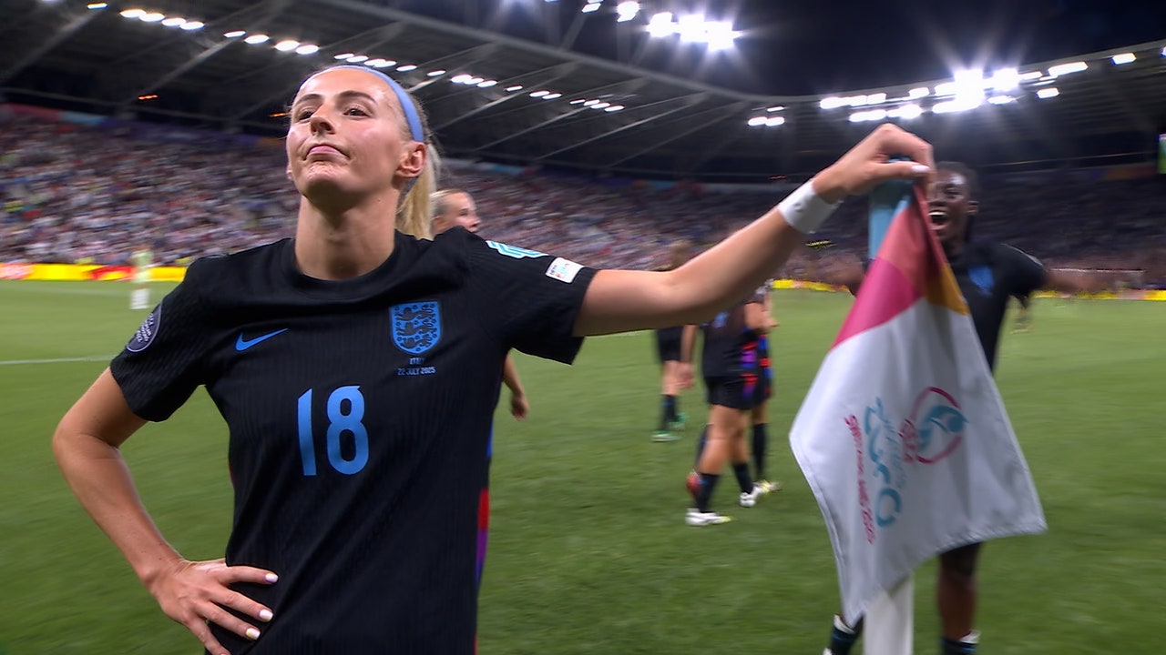 England ADVANCES over Italy thanks to Chloe Kelly's goal in EXTRA TIME