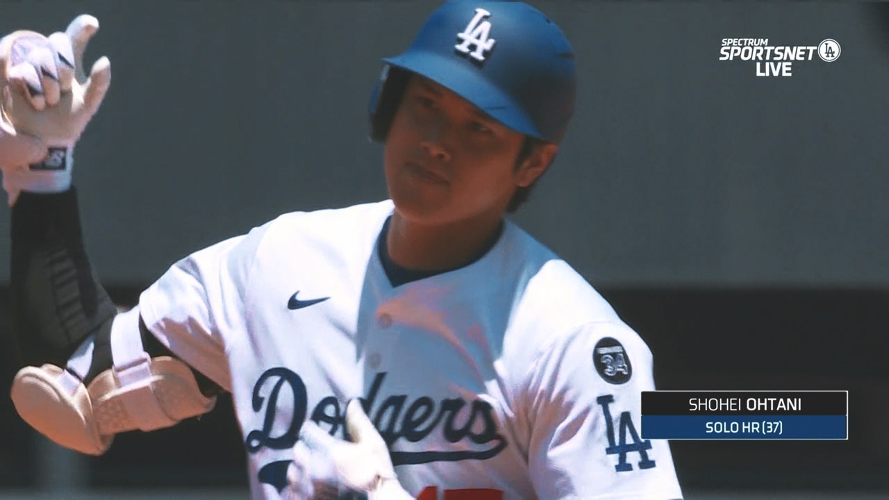 Shohei Ohtani hits a solo homerun, giving Dodgers a 1-0 lead over Twins