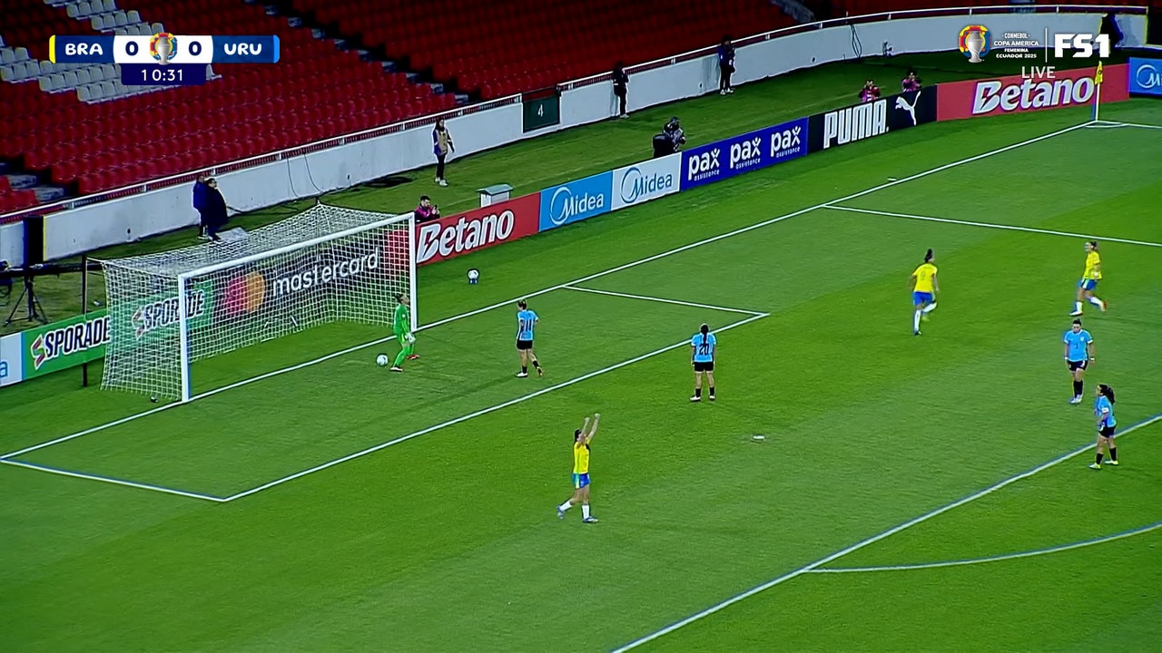 Marta scores PK in 27' to give Brazil a 3-0 lead over Uruguay