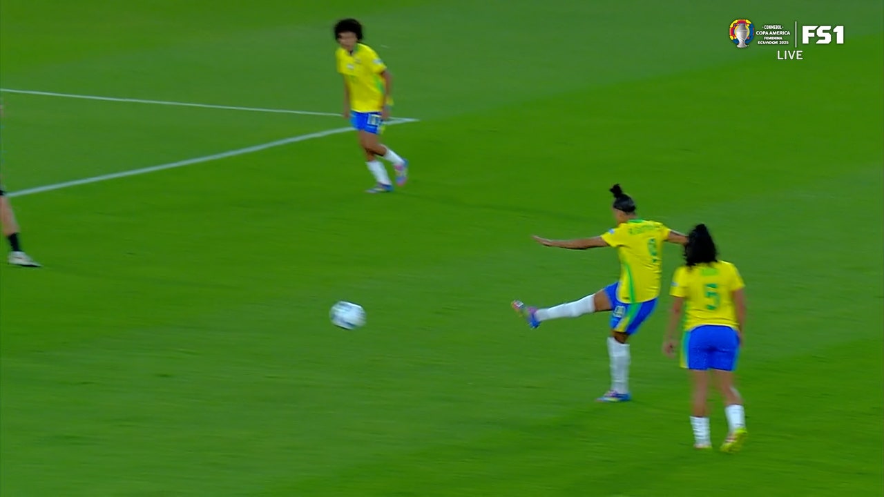 Amanda Gutierres scores an amazing free-kick goal, extending Brazil's lead over Uruguay