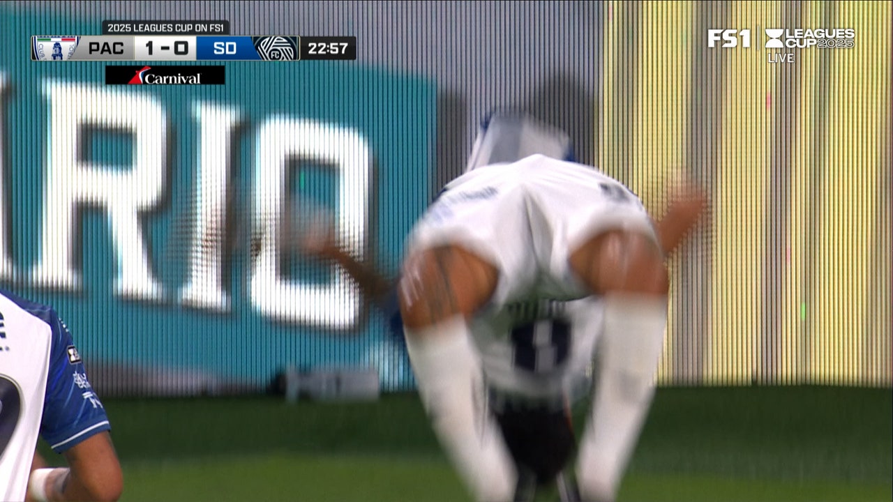 Víctor Guzmán scores a goal in 23' to give Pachuca a 1-0 lead over San Diego