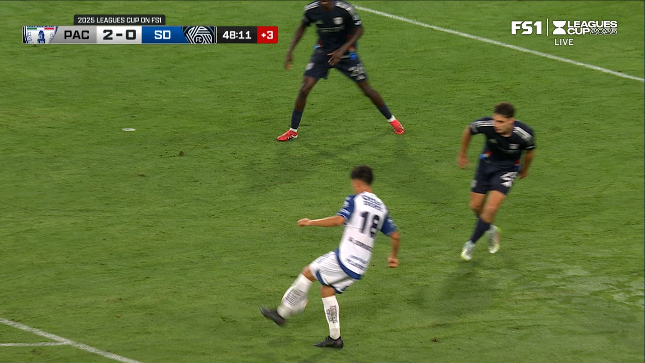 Alexéi Domínguez Figueroa scores in 45+3' to give Pachuca a 2–0 lead over San Diego