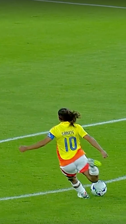 Leicy Santos scores a free kick in extra time vs. Brazil