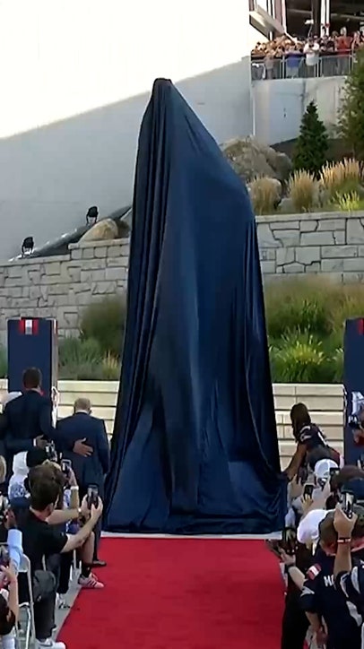 Patriots unveil Tom Brady statue