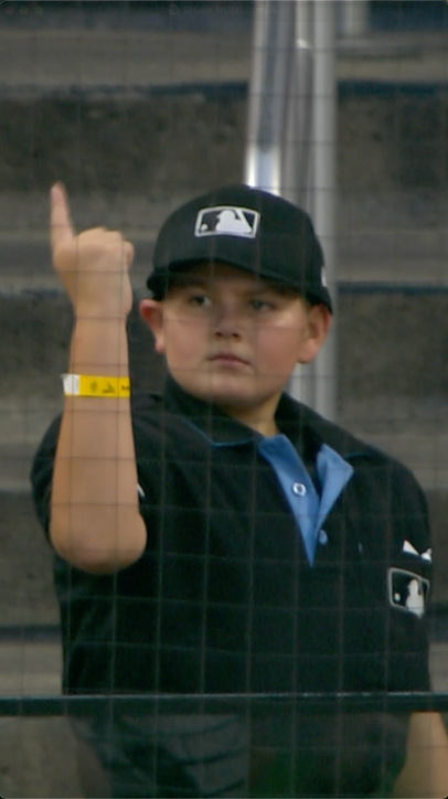 Mini umpire confirms Matt Shaw's homer for the Cubs