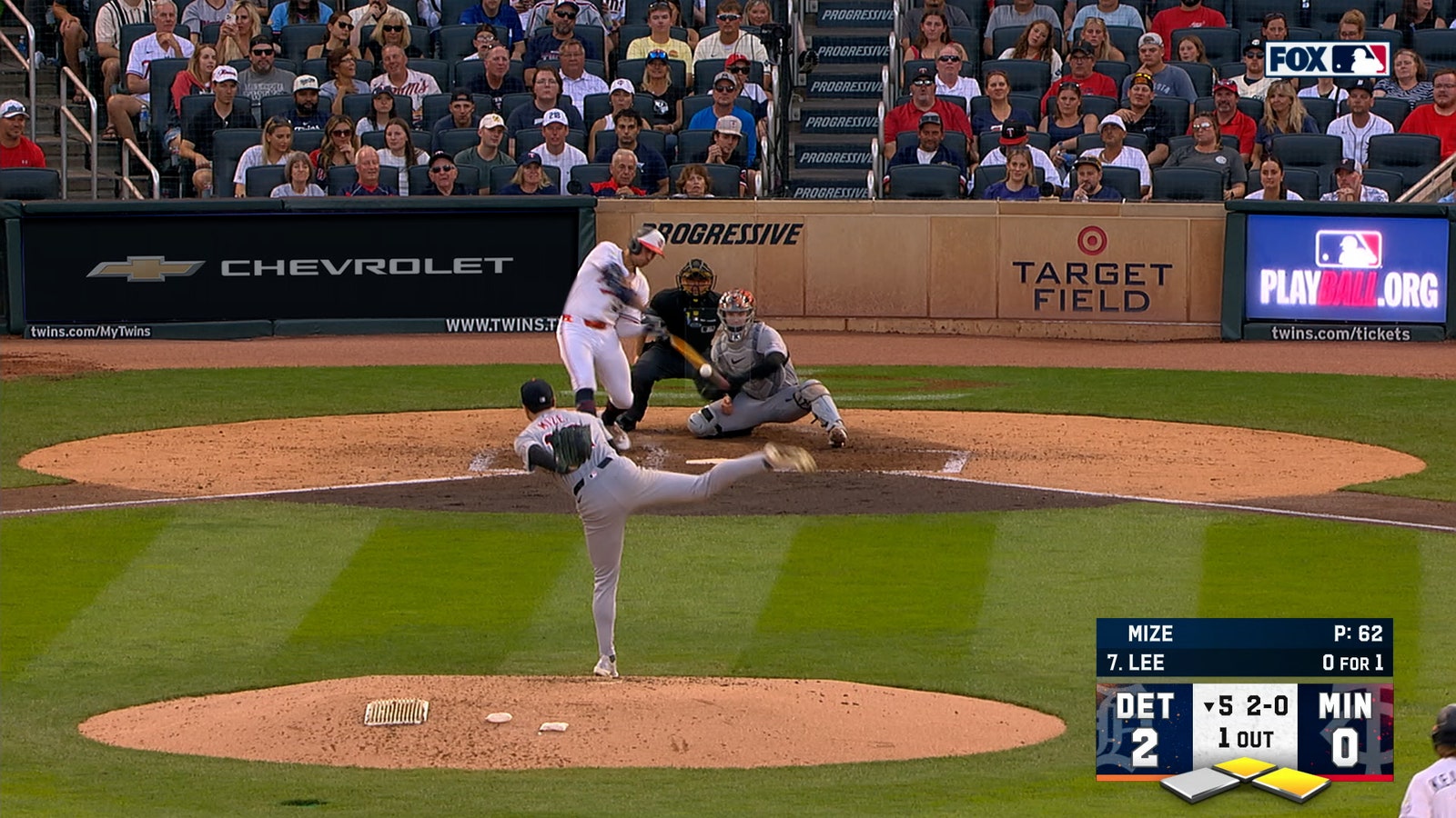 Twins' Brooks Lee hits two-RBI triple to tie game vs. Tigers