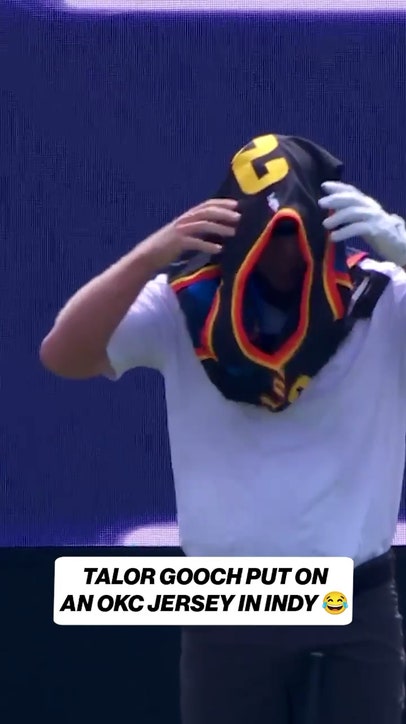 Talor Gooch puts on Shai Gilgeous-Alexander jersey