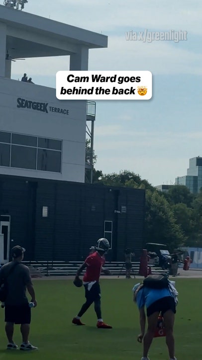 Titans' Cam Ward with amazing BEHIND THE BACK PASS in practice
