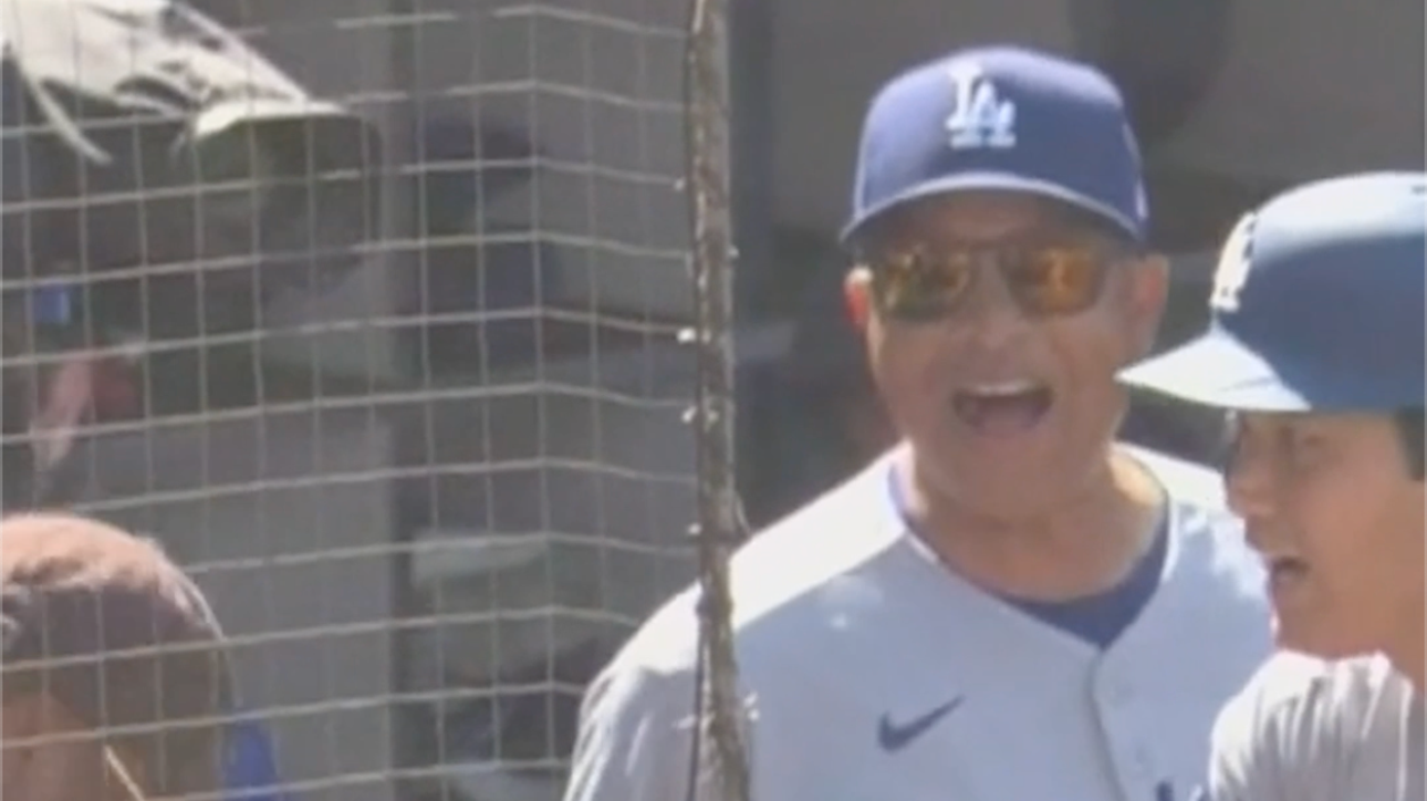 Shohei Ohtani daps up a Padres heckler after hitting a home run in the 9th inning 😂