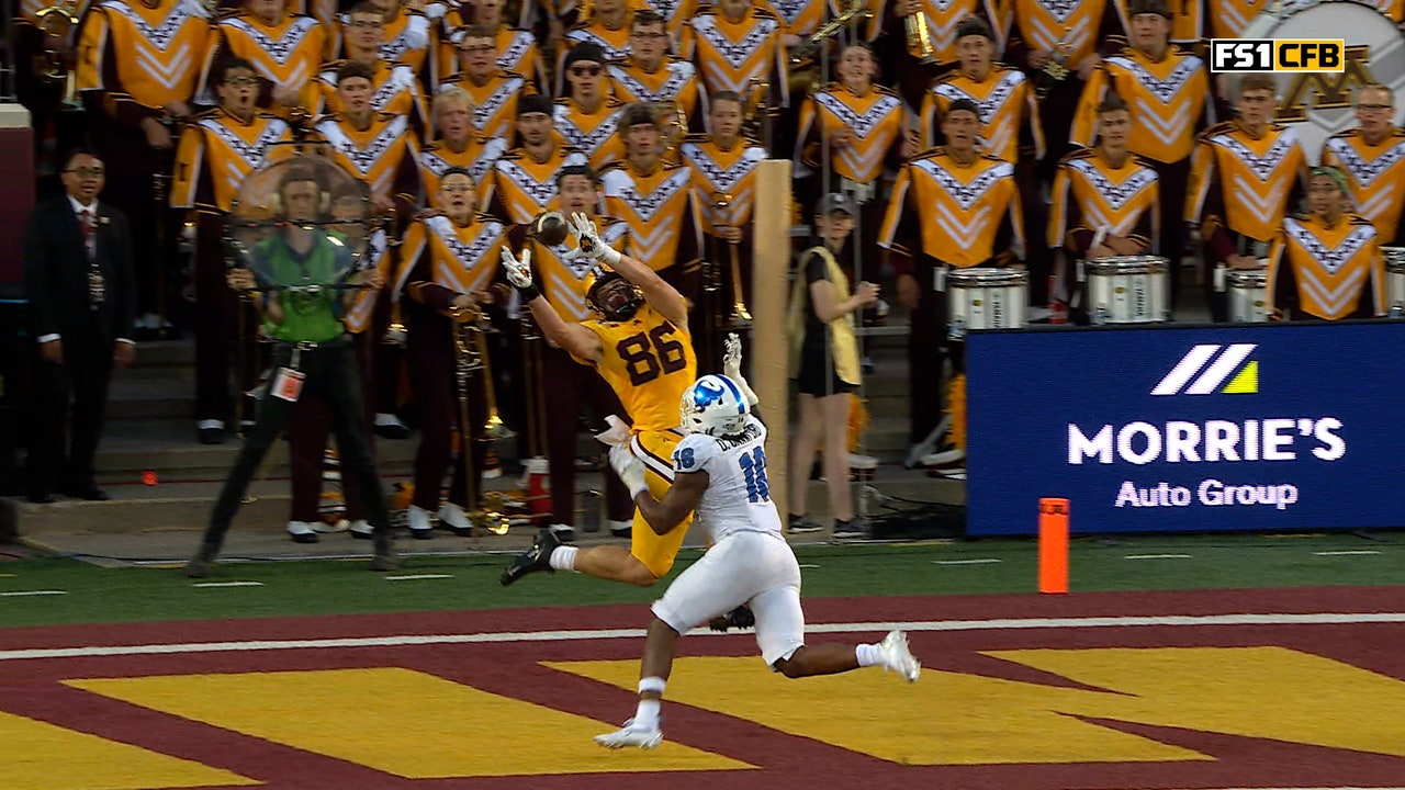 Minnesota's Drake Lindsey finds Jameson Geers for nine-yard touchdown vs. Buffalo
