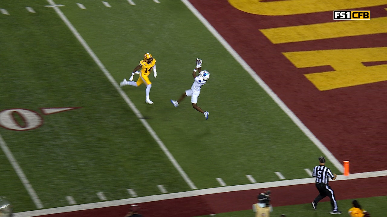 Ta'Quan Roberson connects with Victor Snow for 40-yard TD, cutting Buffalo's deficit vs. Minnesota