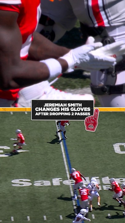 Jeremiah Smith had to change out his gloves 🧤