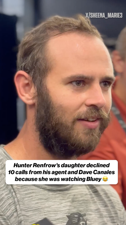 Hunter Renfrow’s Daughter was busy watching Bluey 🐶📺