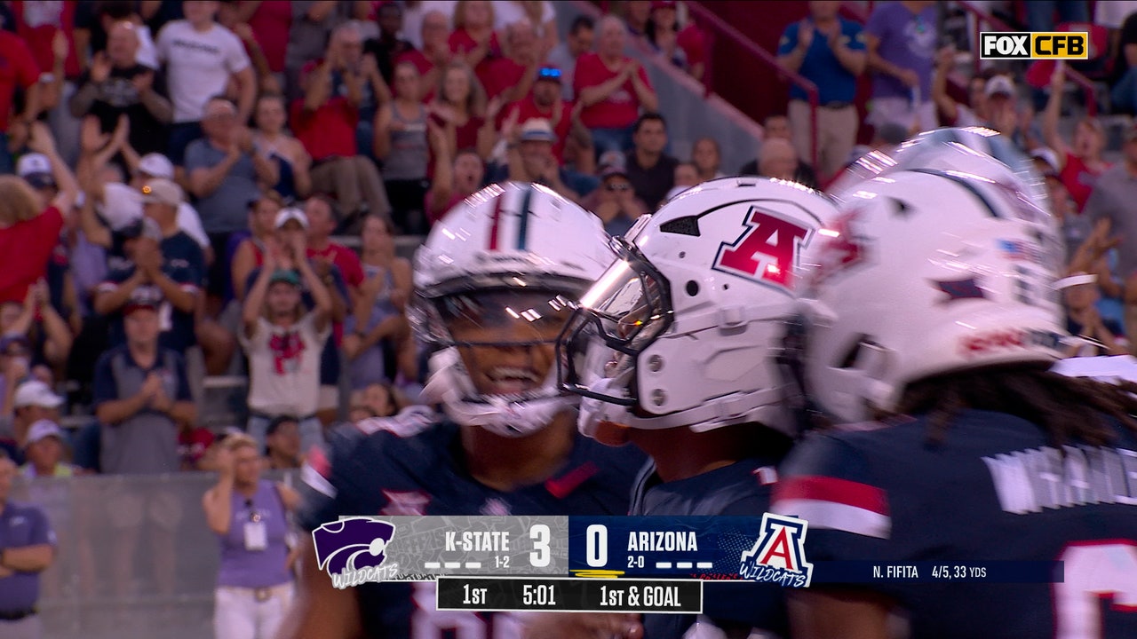 Arizona's Noah Fifita rushes for a 15-yard touchdown, taking the lead against Kansas State