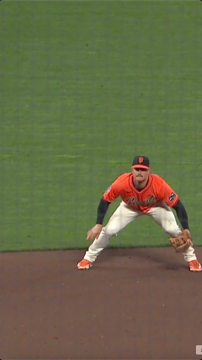 Giants' Matt Chapman and Dominic Smith combine to make a great play 👏