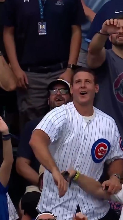 Moisés Ballesteros hit his first home run at Anthony Rizzo in the stands, AND HE DROPPED IT! 🤣
