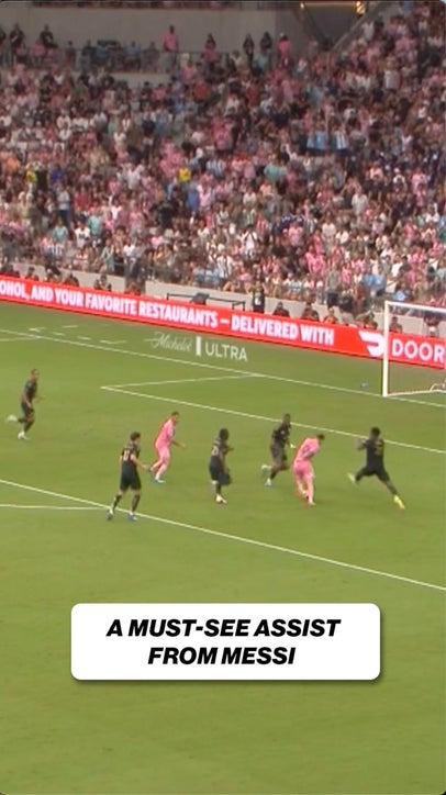 Matt Freese lays out to prevent this Messi free-kick goal 👏