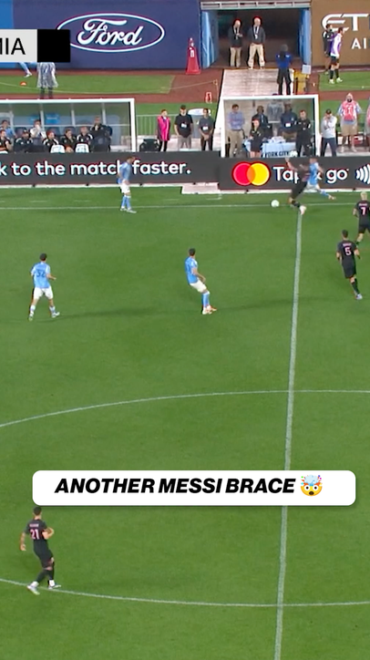 LEFT FOOT? RIGHT FOOT? IT DOESN’T MATTER FOR MESSI! 😱