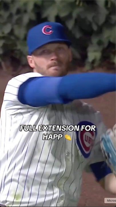 Cubs' Ian Happ with an INSANE catch 😳