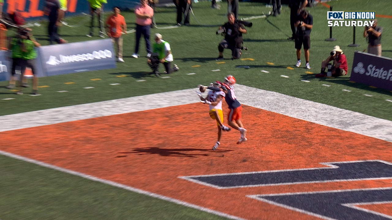 Jayden Maiava connects with Makai Lemon for 16-yard TD, giving USC late lead over Illinois