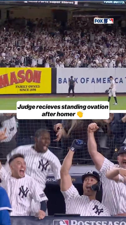 Judge receives a standing ovation 👏