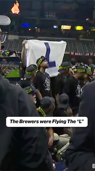 Brewers flew the "L" after beating the Cubs in the NLDS 🏳️