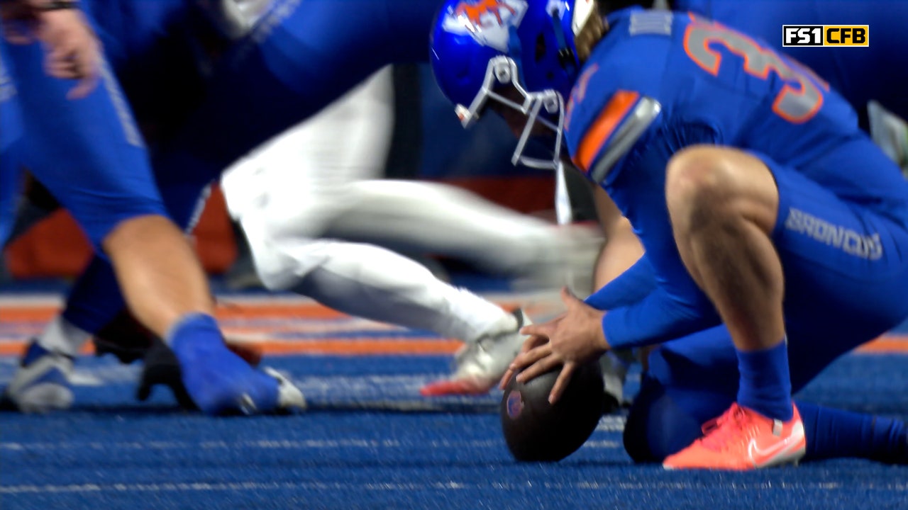 Boise State turns botched field goal snap to 10-yard touchdown, extending lead over New Mexico 