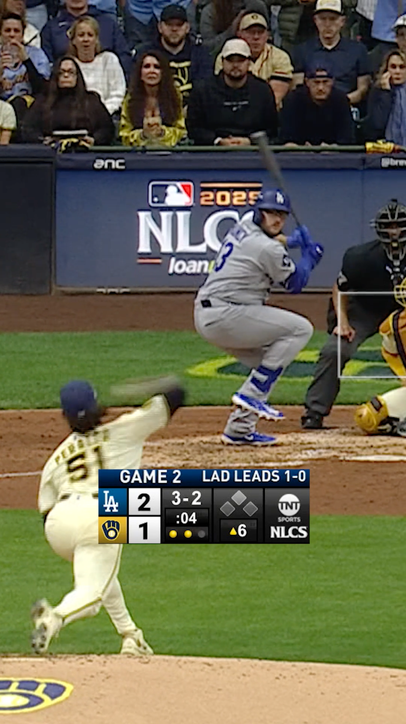 Max Muncy took this one DEEP! 🤯