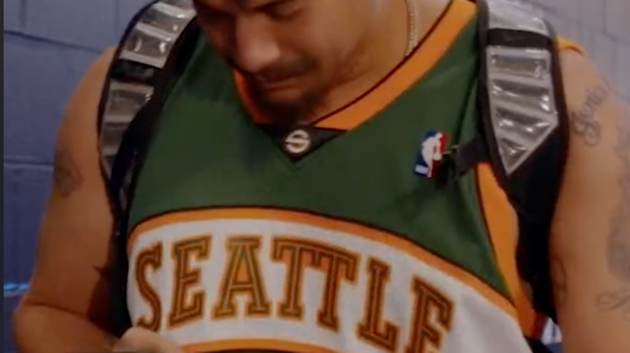 KD wishing the Mariners good luck tonight 🔥 Josh Naylor reppin' the throwback Durant Sonics jersey 