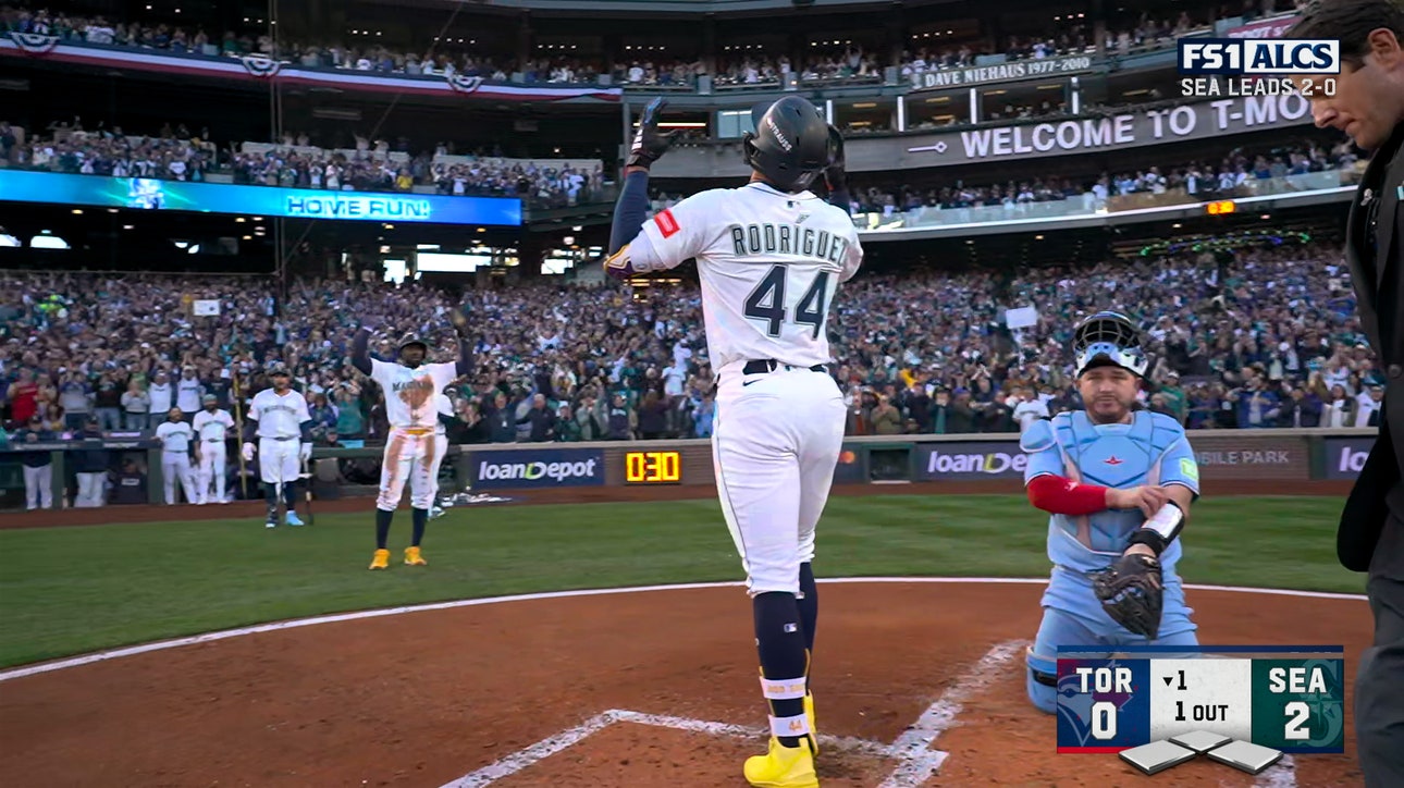 Julio Rodriguez SMASHES a 2-run HR, leading Mariners to an early lead over Blue Jays