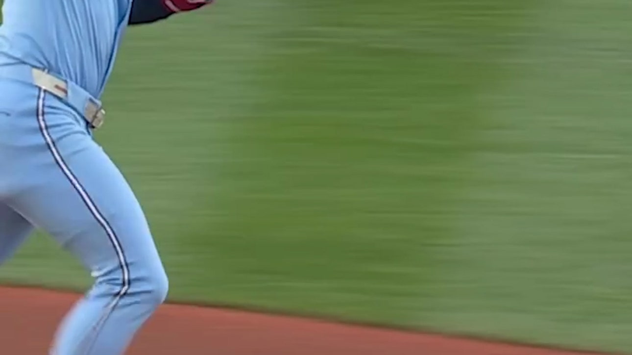 Andrés Giménez hits a 2-run HR, bringing Blue Jays level against Seattle