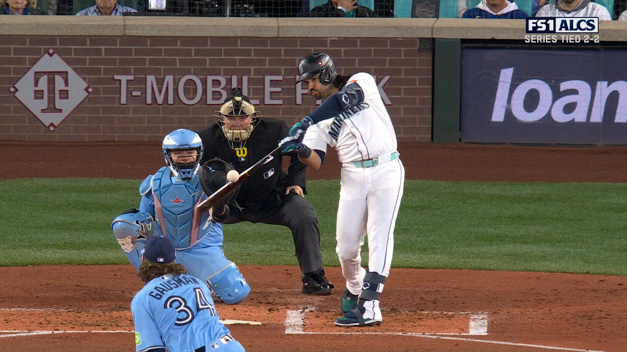 Eugenio Suárez crushes solo home run, giving Mariners lead over Blue Jays