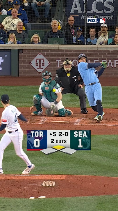 George Springer almost went YARD 💥