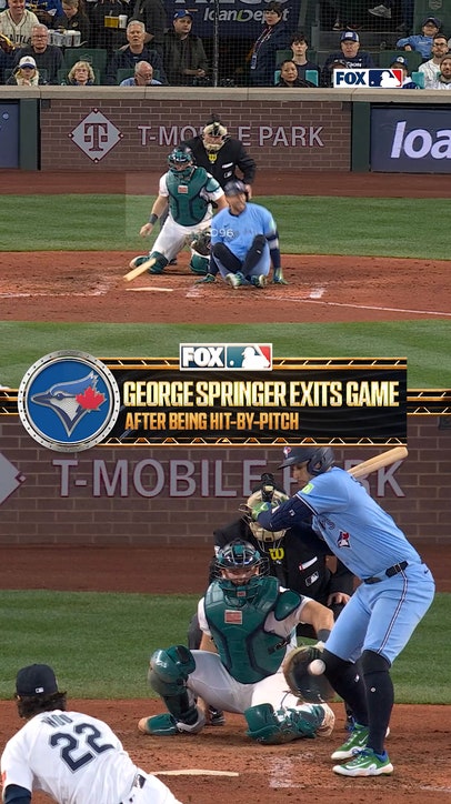 Springer limps off field after being hit in the knee cap 😬